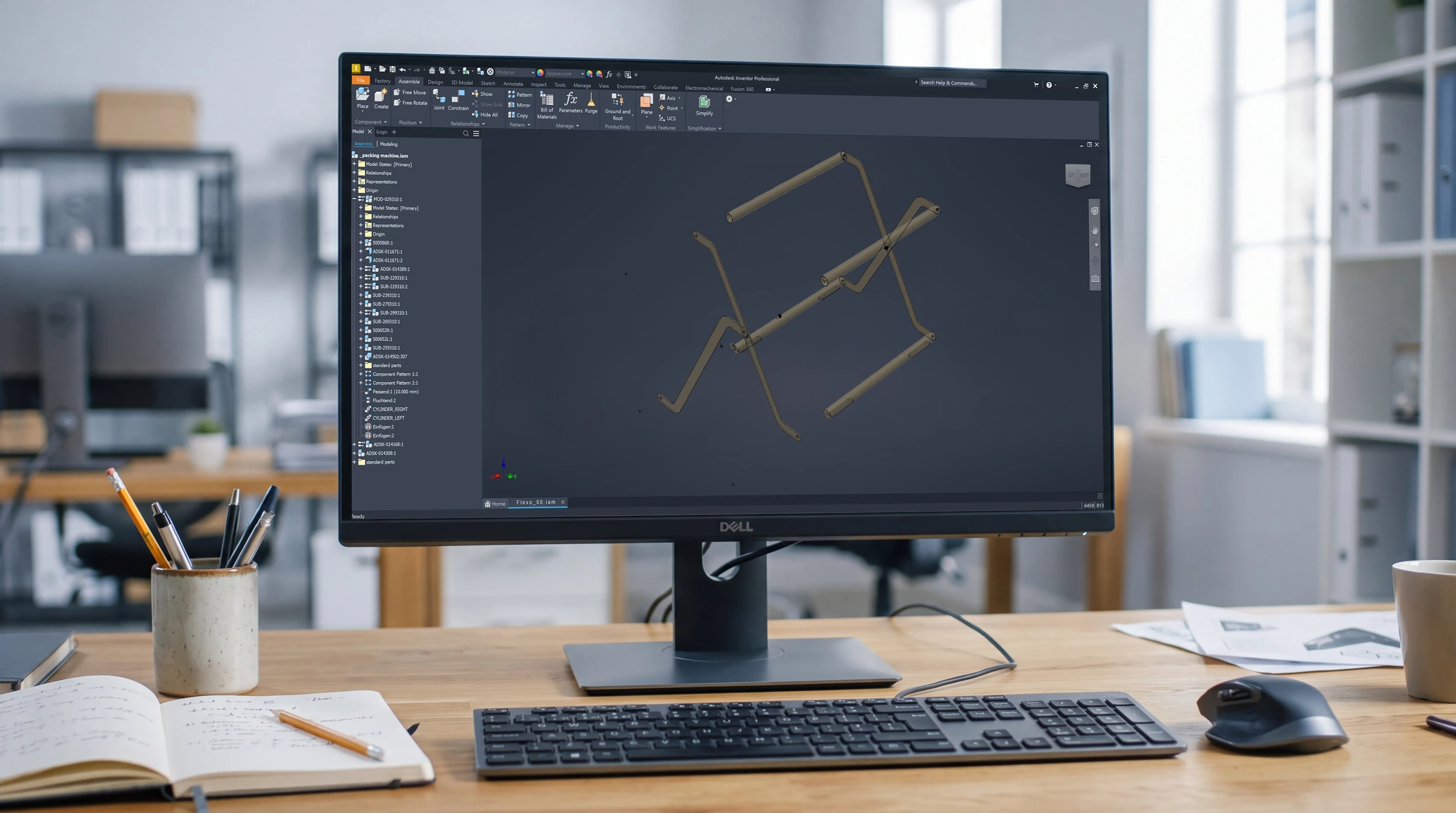 Il modello tridimensionale di un cavalletto portavaligie sul monitor di un ufficio tecnico